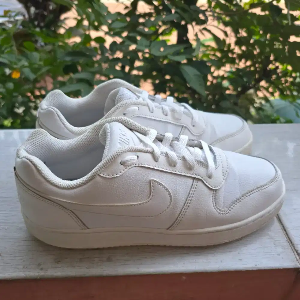Nike Ebernon putih bahan kulit mulus sekali