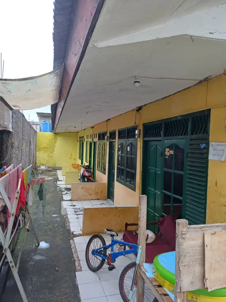 Dijual tanah berikut 5 unit kontrakan strategis di depok