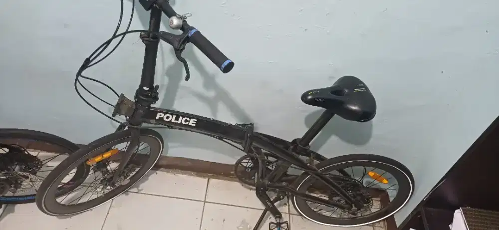 Sepeda lipat merk police