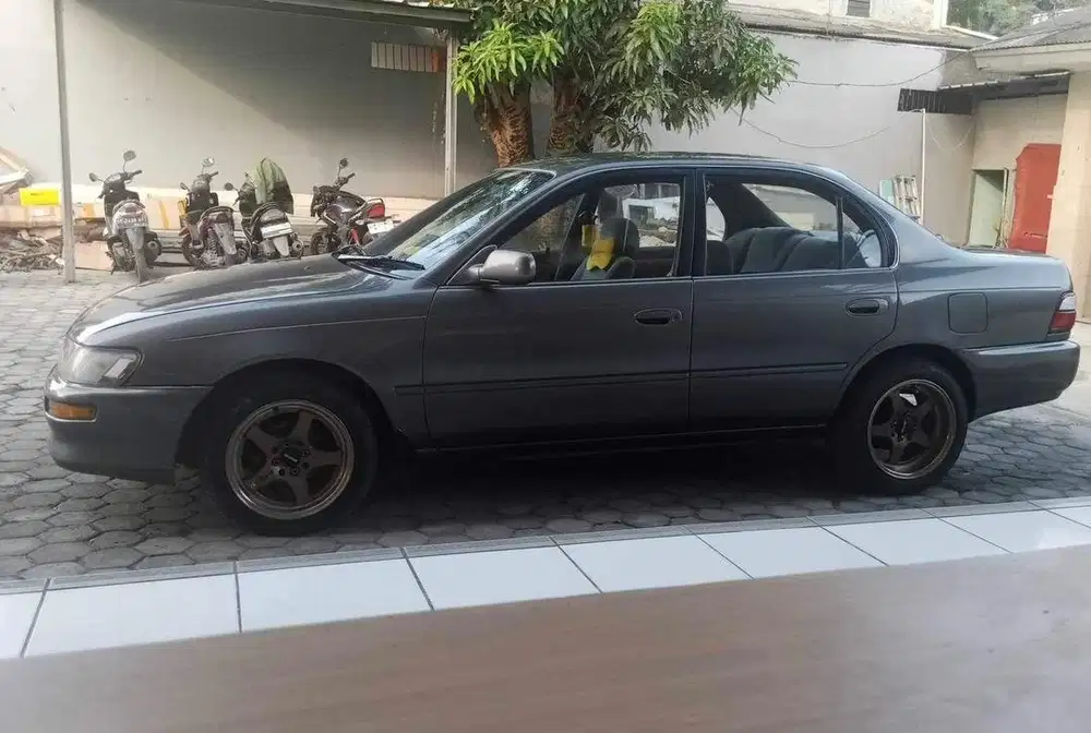 Mobil Toyota Great Corolla Metik 1994