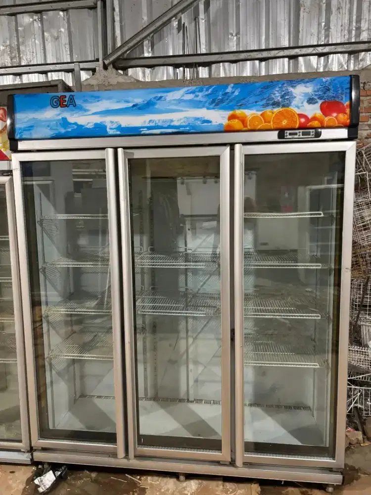 Showcase GEA 3 Pintu