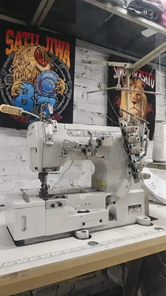 Satu set mesin jahit konveksi