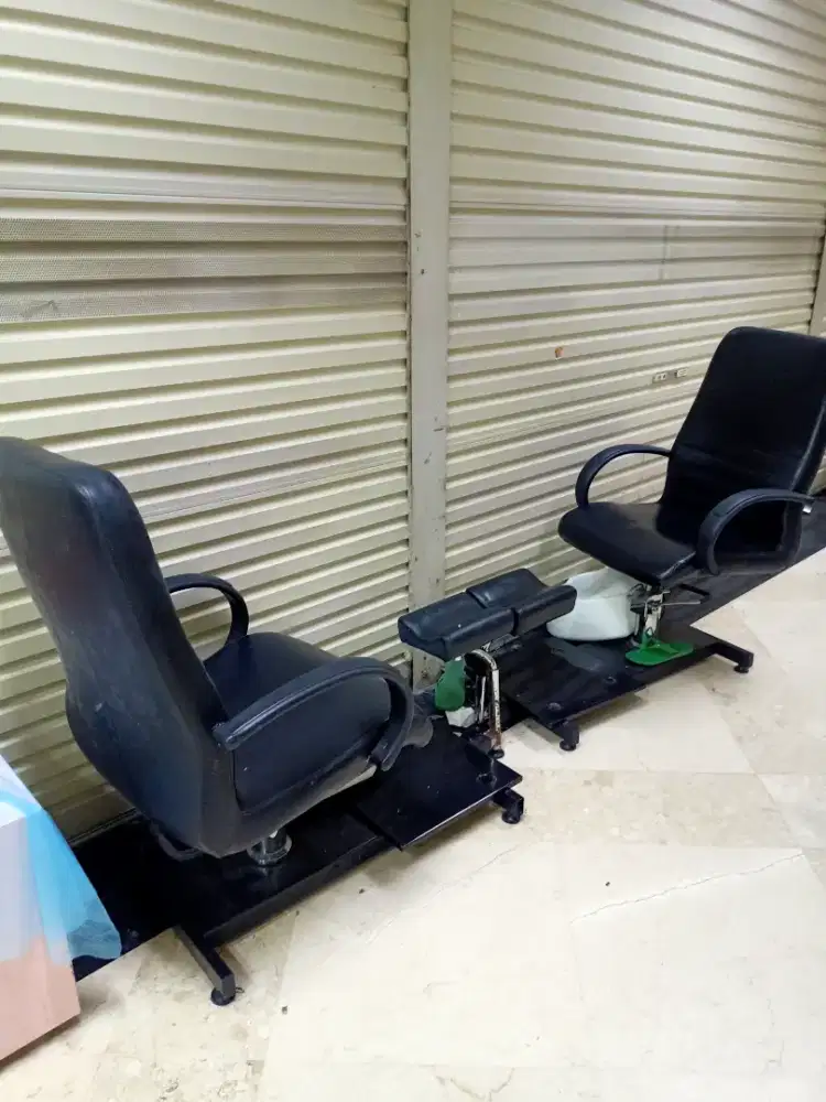 Kursi Nail Art 2 set lengkap dgn tatakan kaki dan bak rendam bgs.