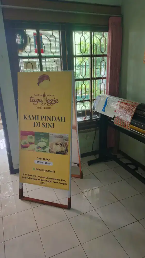 Pesan online segitiga kayu papannama jagrak segitiga banner mmt Bakpia