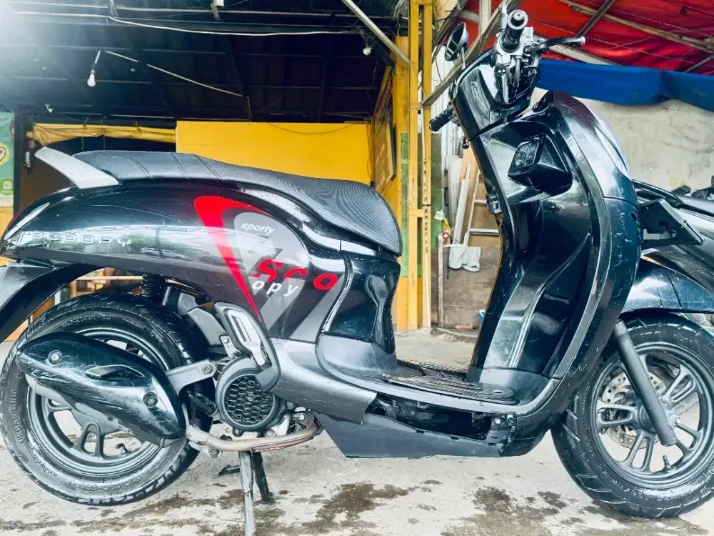 Honda Scoopy - hitam