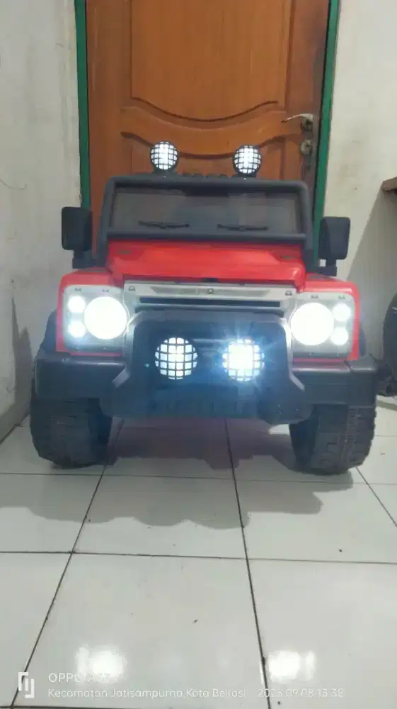 Mobil aki anak Jeep Rocky lengkap dengan remote.