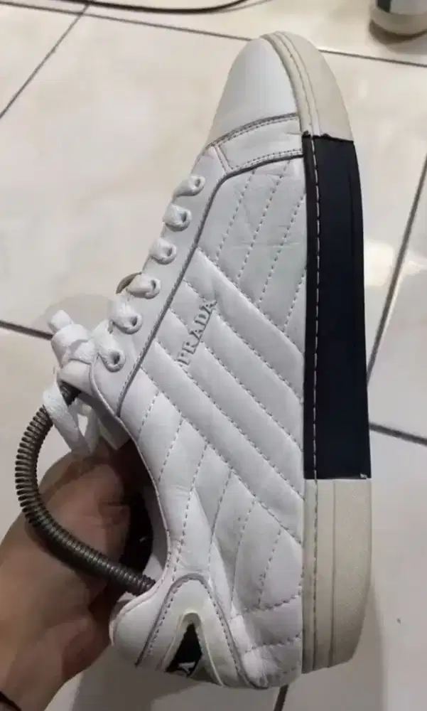 PRADA CASUAL ORIGINAL SEMUA MASIH BAWAN  SANGAT MULUS