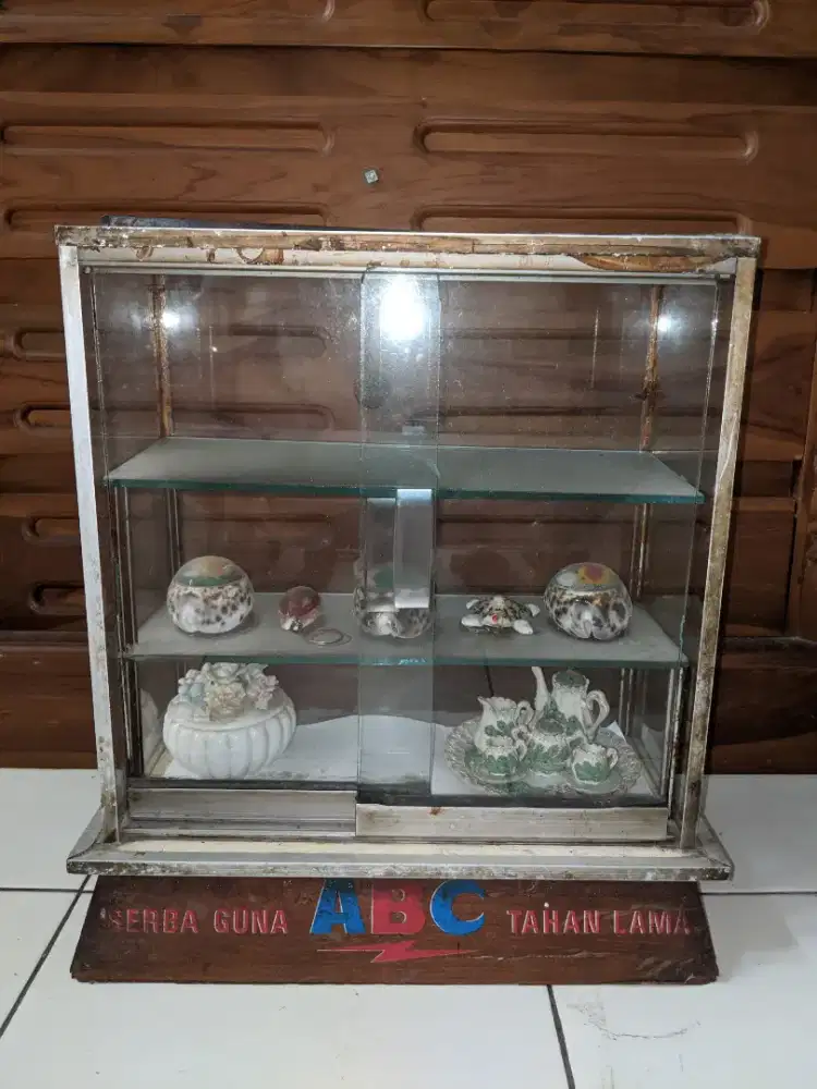 Lemari mainan atau aksesoris