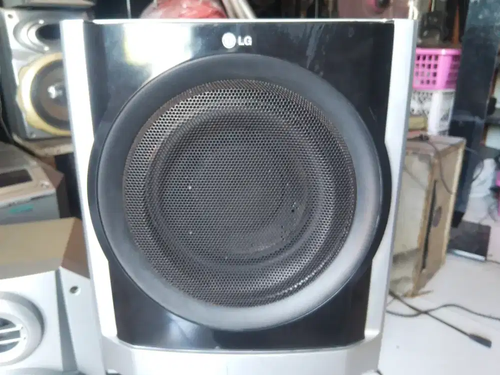 LG Subwoofer 7 in 360 watts, big box utuh, bass reflex system