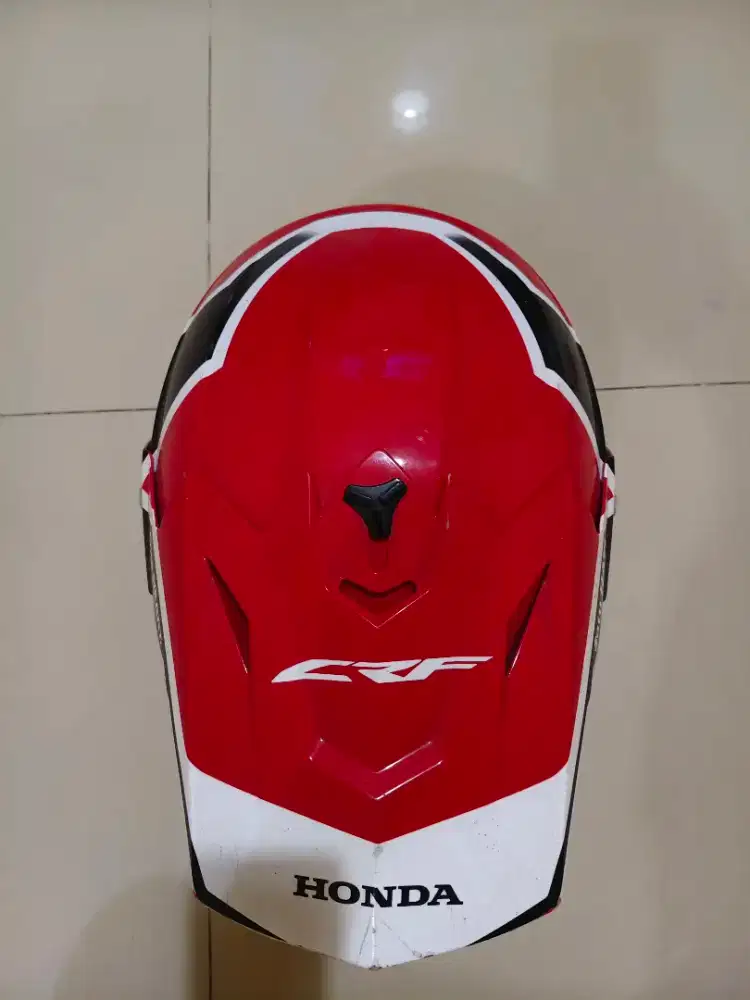 Dijual helm original CRF 150L kondisi baik.