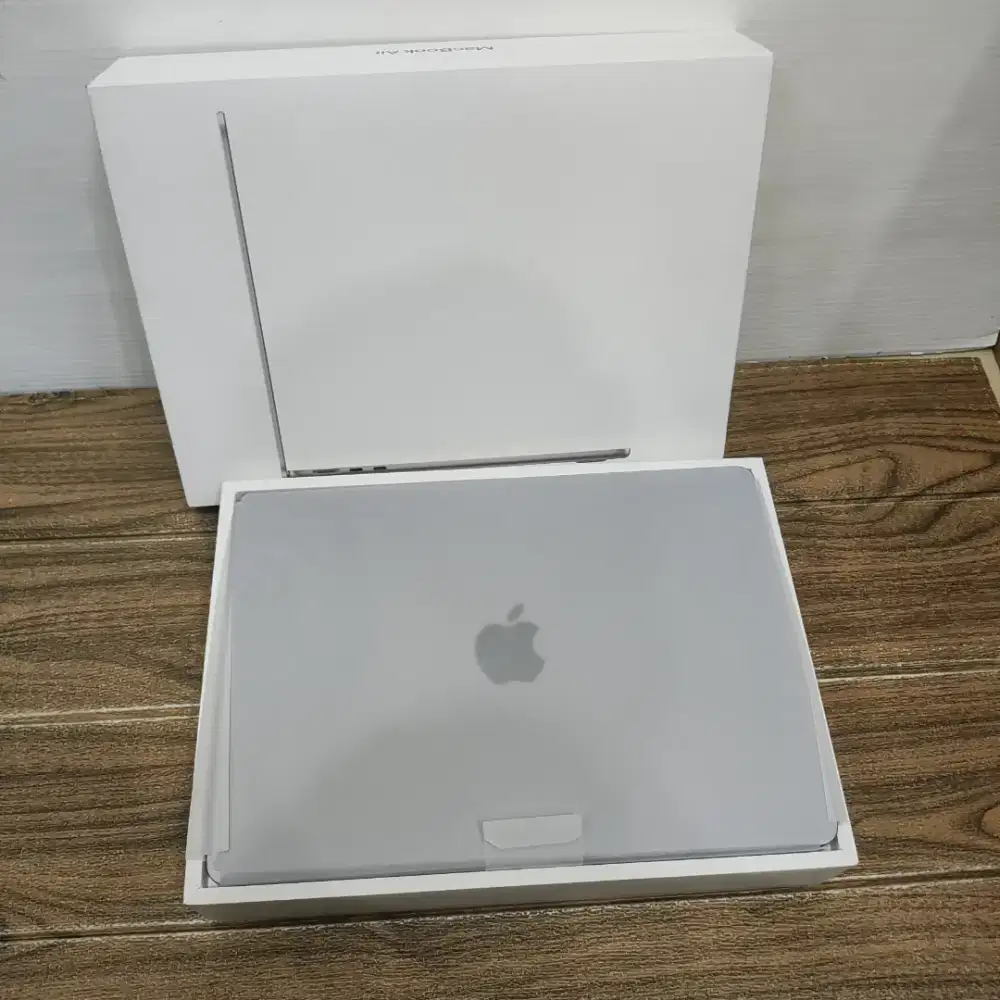 Apple MacBook Air M3 13 inch 16GB 256GB Second iBox Like New