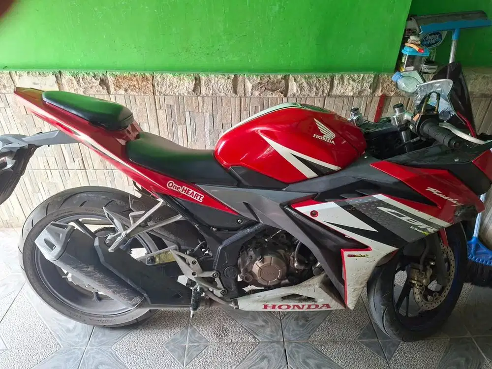 Di jual cepat cbr 2016 plat B