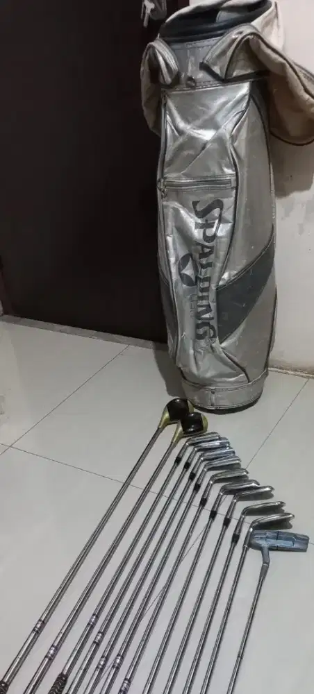 Di jual stick golf merek Spalding