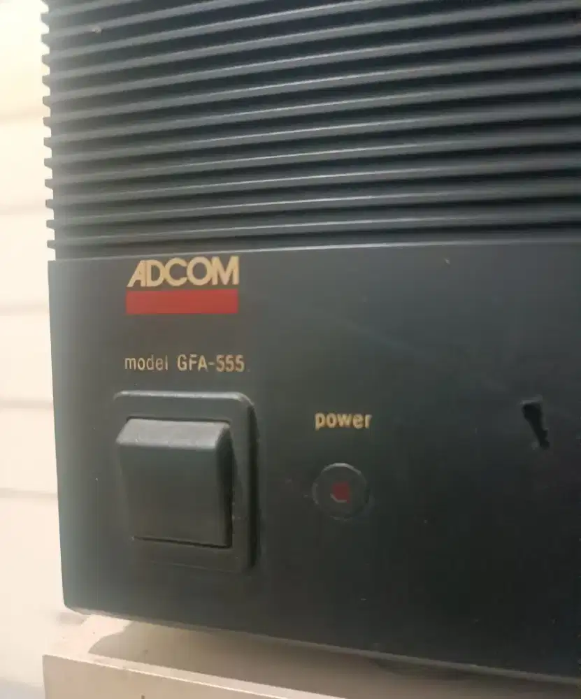 amplifier adcom gfa 555