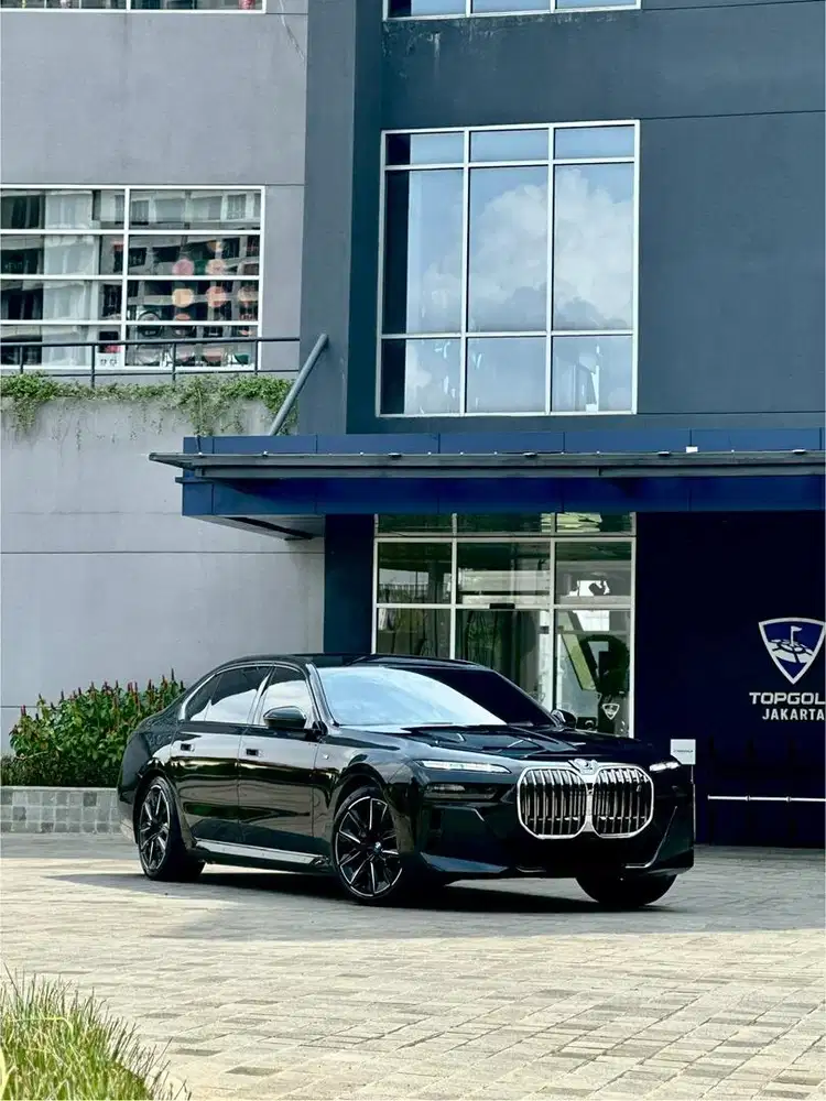 CASH BMW i7 X Drive 60i M Sport Individual 2025 Like New