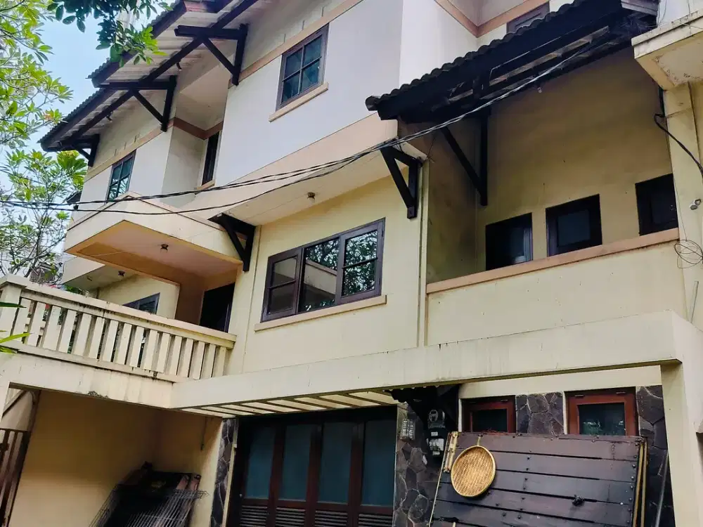 Dijual Rumah Dilokasi Strategis Dapat Dijadikan Untuk Usaha