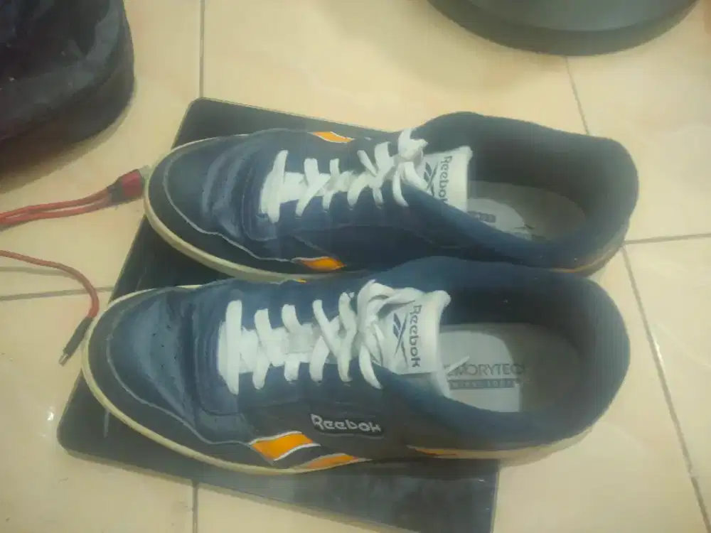 Sepatu reebok size 42