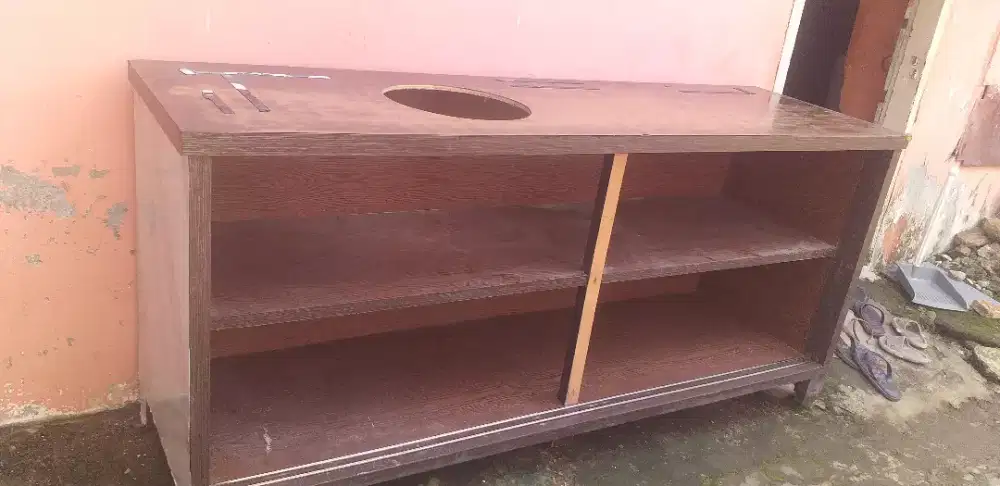 Meja rak bekas jualan