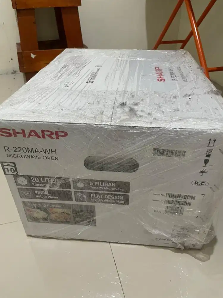 Microwave sharp compact R 220 MA WH