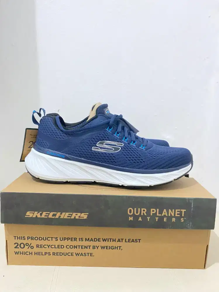 Sepatu sneakers skechers