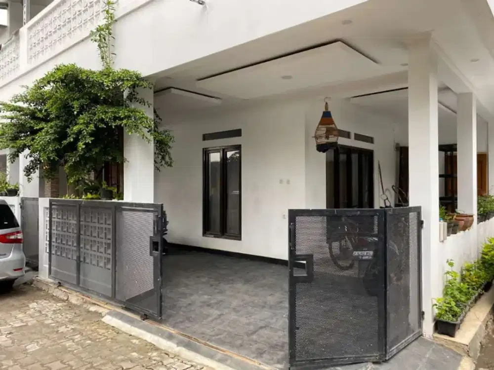 Di jual take over  rumah bagus 2 lantai di perumahan Ciwastra