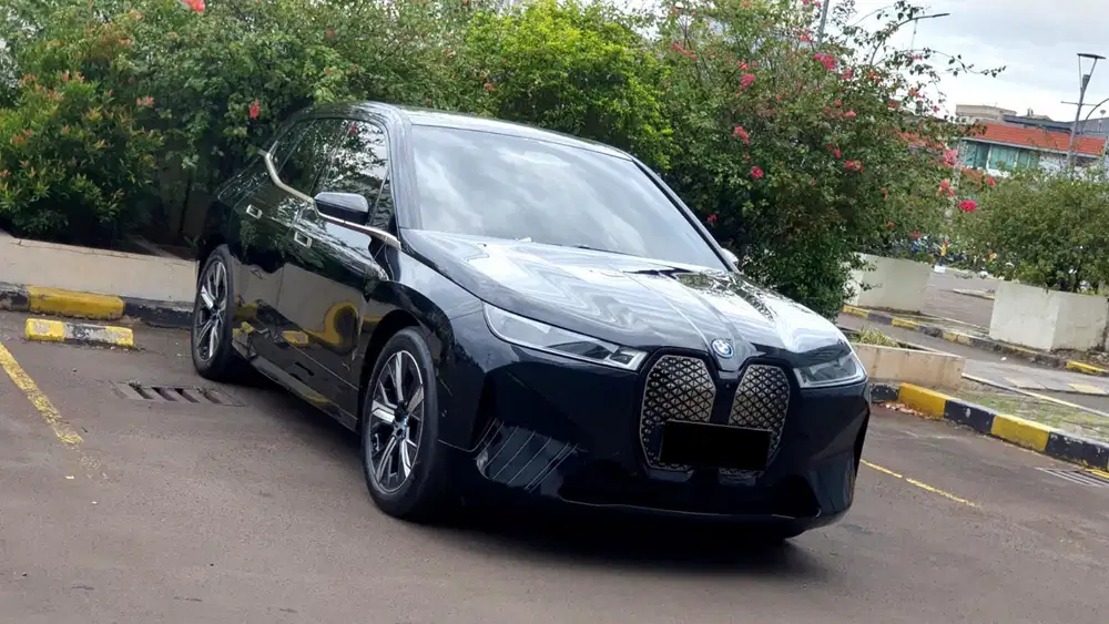 BMW iX xDrive x Drive 40 Fullspec AT Hitam 2023/2024
