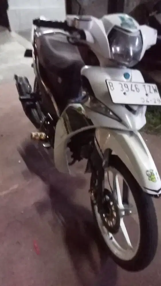Yamaha Force FI Putih Hitam