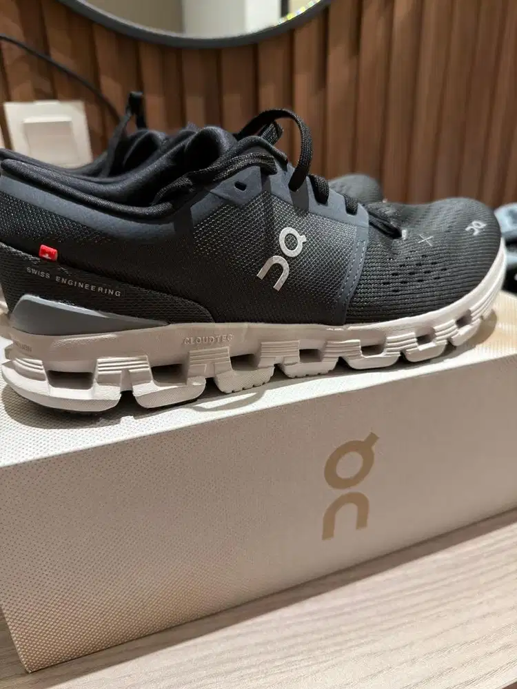 Sepatu On Cloud X4 Size 41