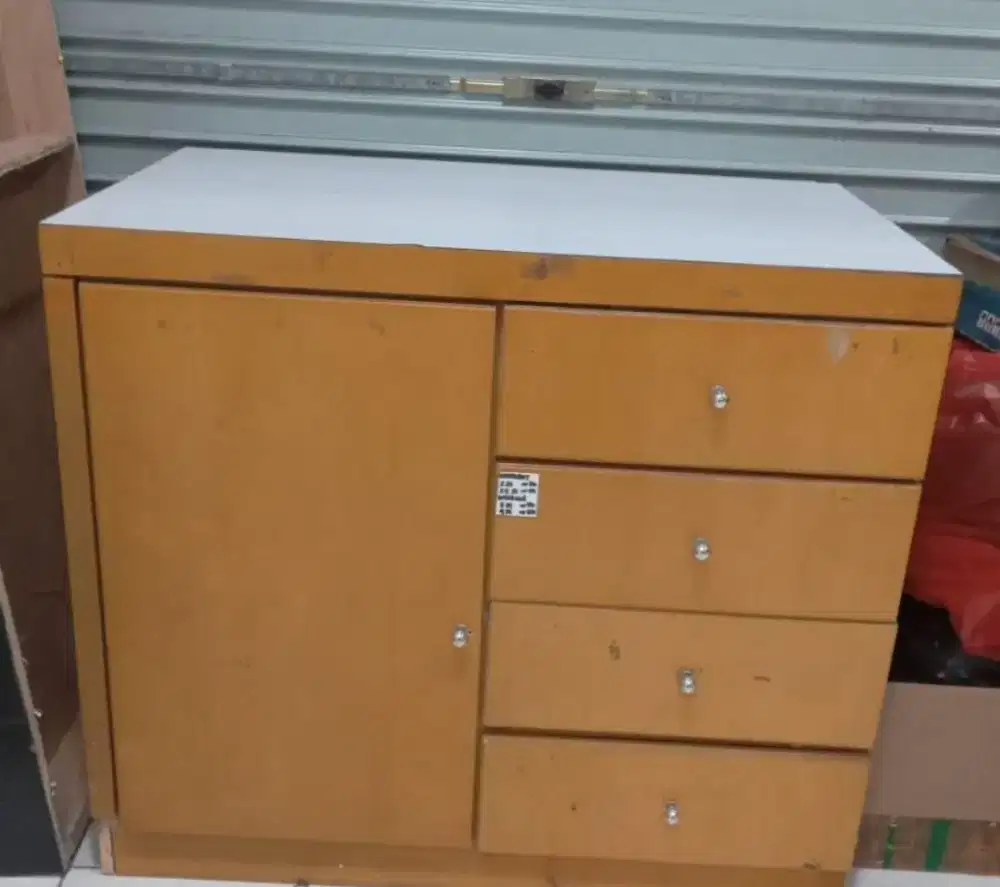 Dijual meja /lemari kayu