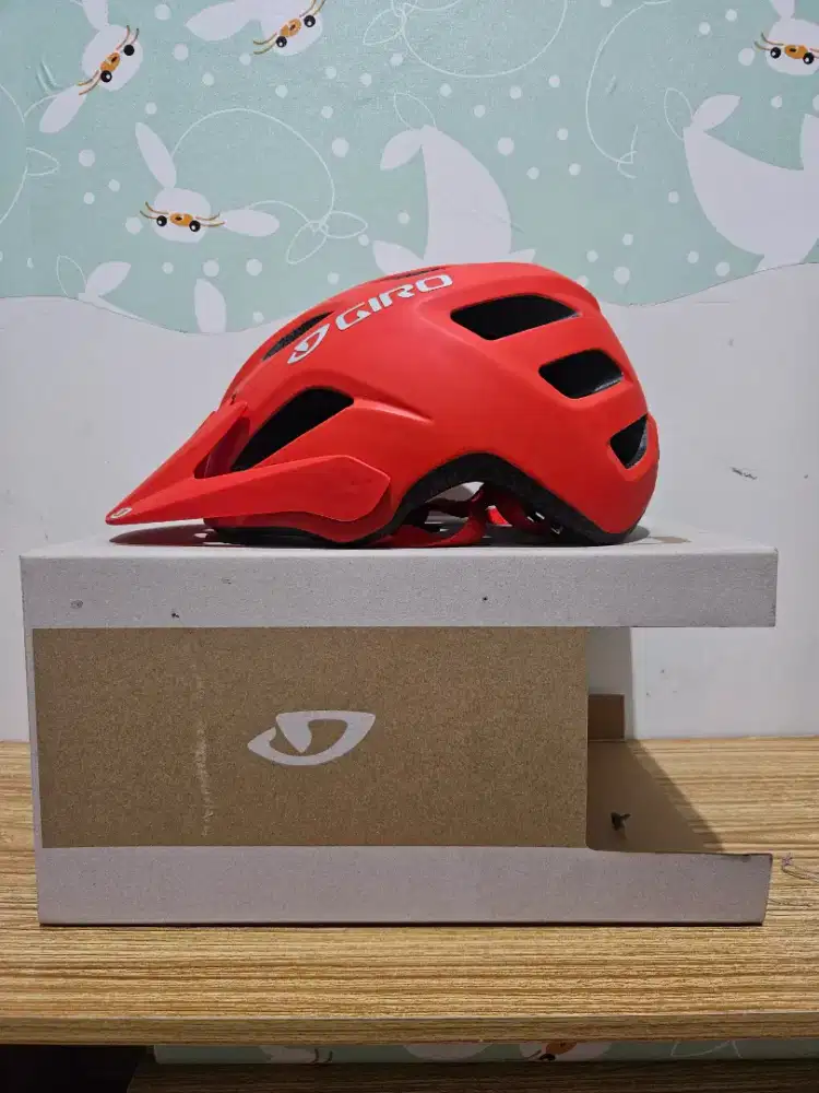 HELM SEPEDA GIRO FIXTURE ORIGINAL BELUM PERNAH PAKAI DARI BARU