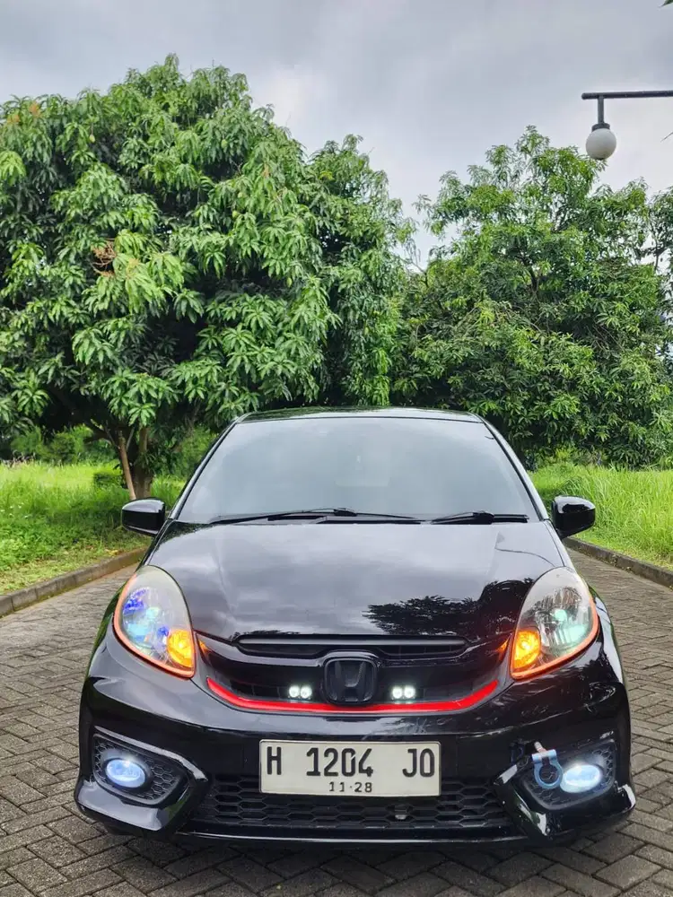 Honda Brio Hitam (2017)