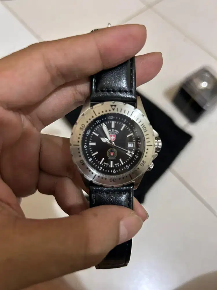 Jam tangan swiss military