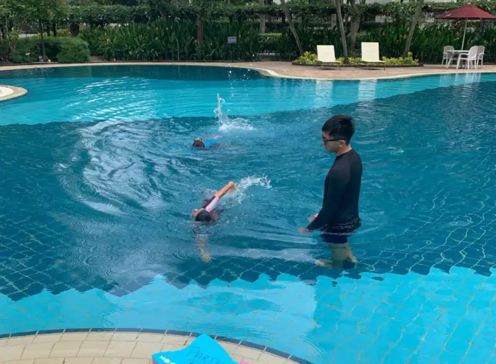 Guru Les Renang anak-anak & orang dewasa