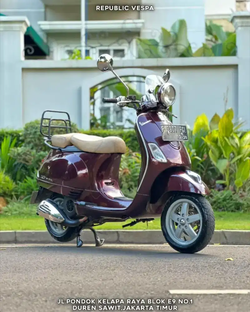 DIJUAL CEPAT PIAGGIO VESPA LXV 150 3V TH 2014 PERFECT CONDITION