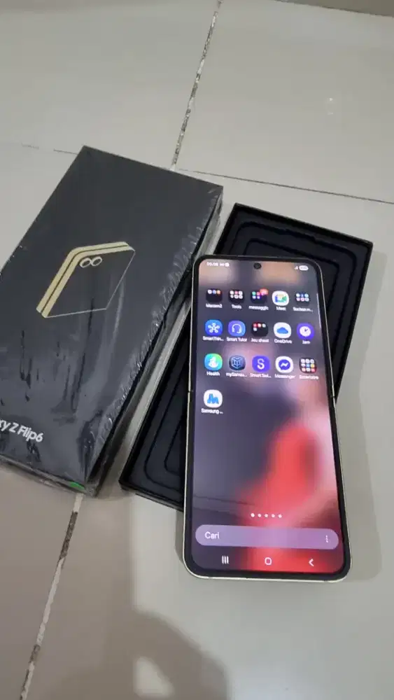 Samsung Galaxy Z flip 6/512 Gb( banyak bonus)