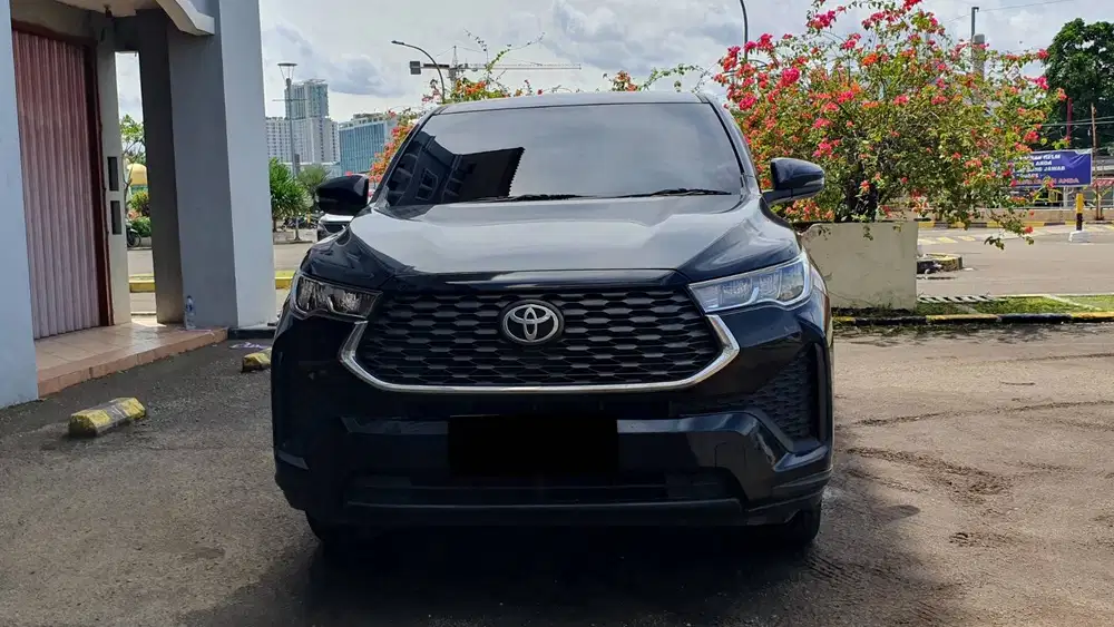 Toyota Zenix 2.0 V CVT Bensin Non Hybrid 2023 Like New Low Km Record