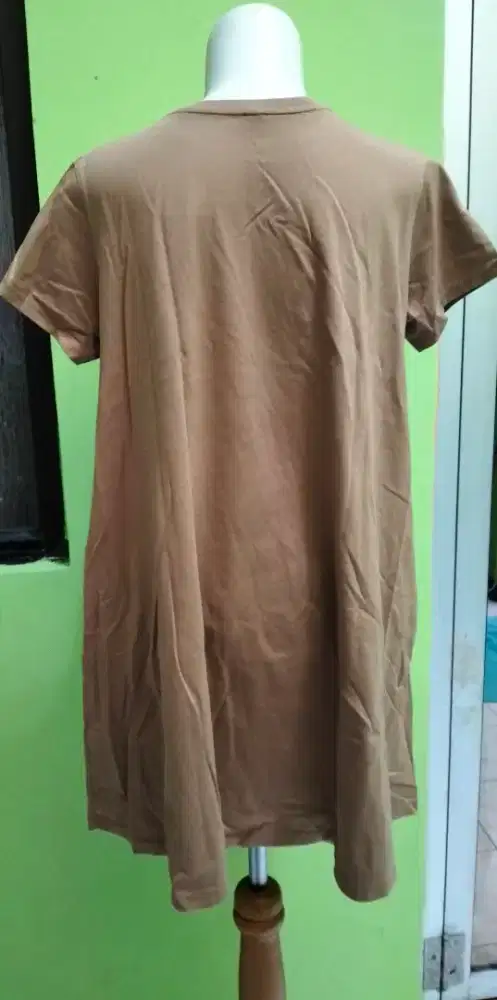 tunik pendek/
atasan panjang
UNIQLO asli
A-form
coklat
 M
LD 98-110