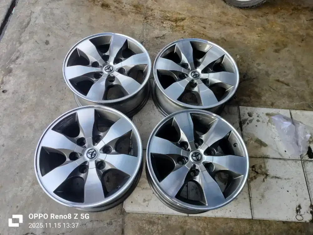 Jual vleg OEM Fortuner R16 pcd 6x139 kond mulus 4pcs  co2k buat hiace