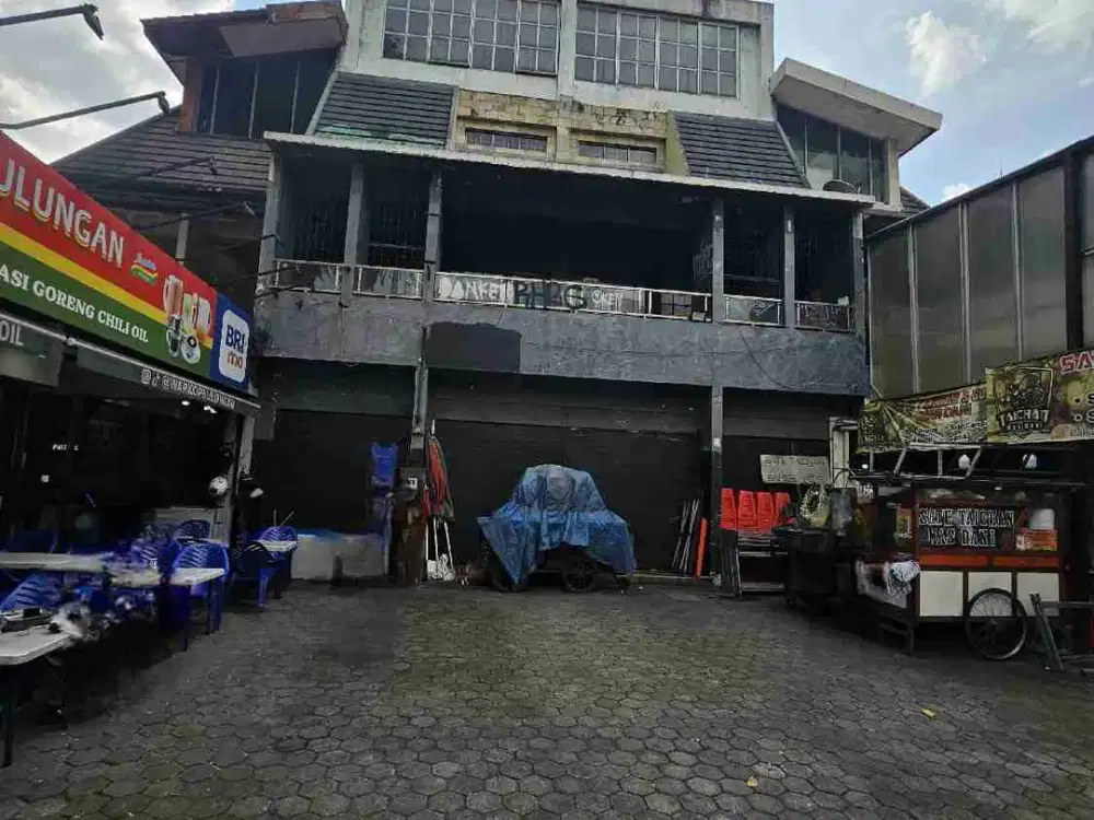 Dijual Dan DisewakanRuko Gandeng dekat Blok M, bulunganJakarta SelatanSpesifikasiLuas Tanah 400 meterLuas Bangunan : 800 meterDIMENSI BANGUNAN:Lantai