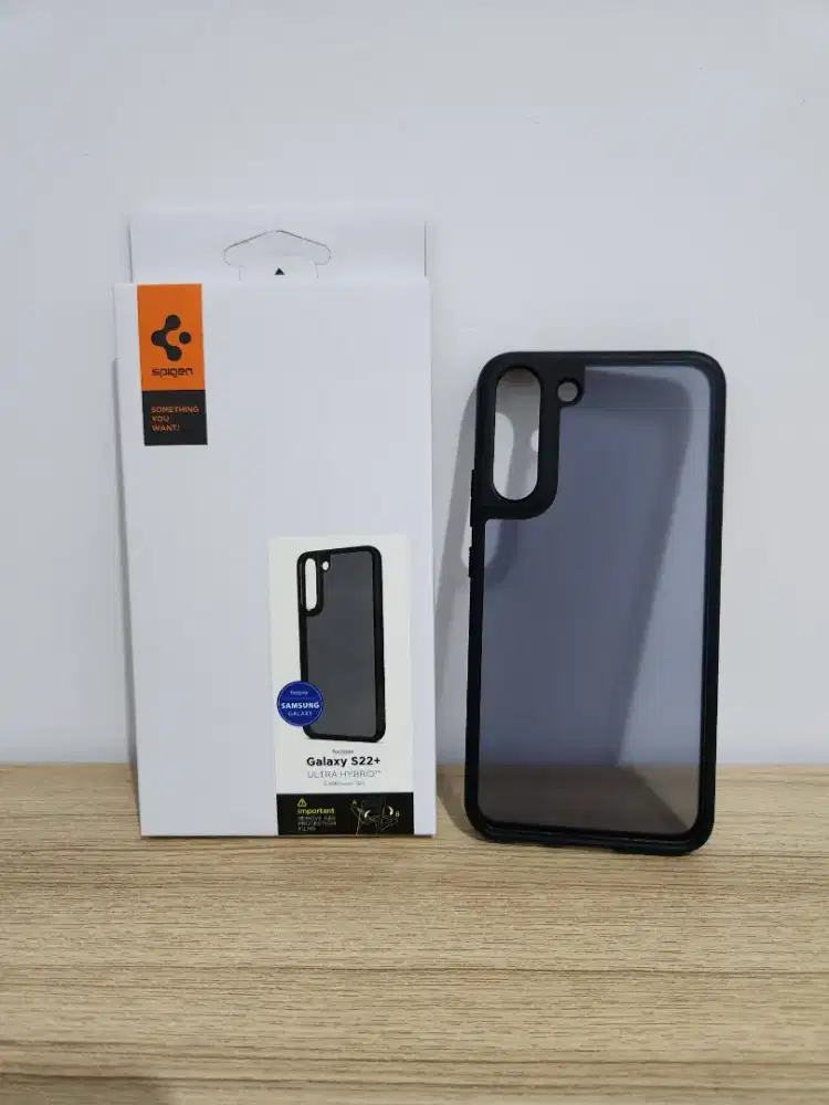Softcase Casing Samsung S22 Plus Spigen Ultra Hybrid Original