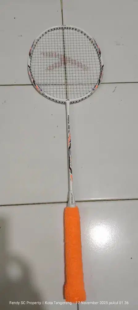 Raket hundred powertek 2000