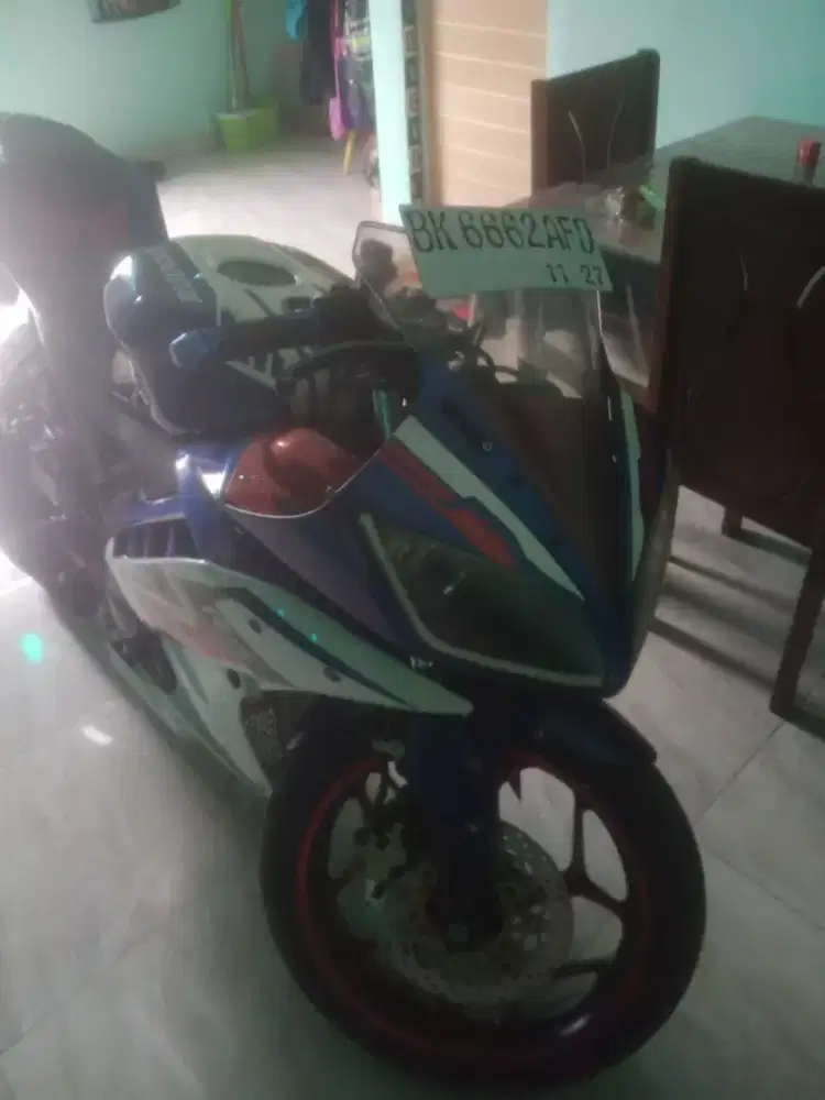 Menjual Sepeda Motor R15 Tahun 2017.