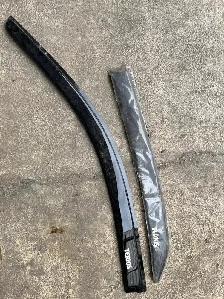 Aksesoris atas kaca mobil terios #aksesorismobil #aksesorisbandung