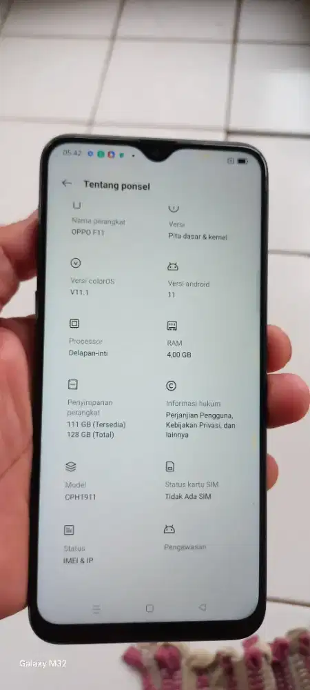 Opo f11 resmi. 4/128 mnus noda kuning di pinggr tipis bgt norml smua