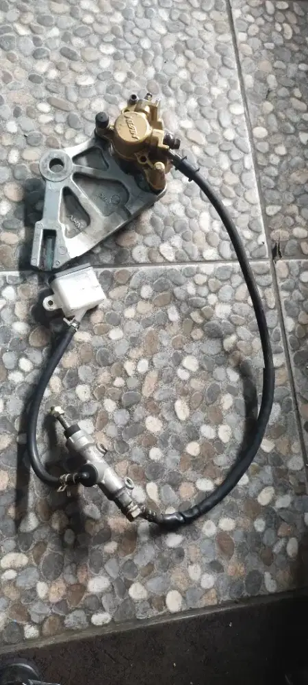 Kaliper master plus dudukan tiger revo