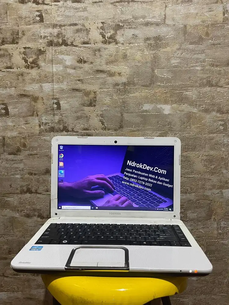 Laptop Toshiba L830 Core i3 Gen 2 RAM 4GB