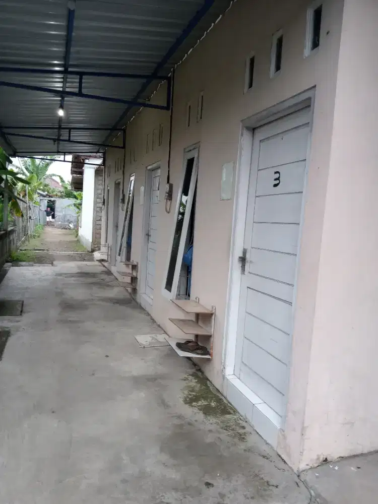 PAVILIUN Bulanan putrI pasutri i dekat ISI STTKD pasar niten