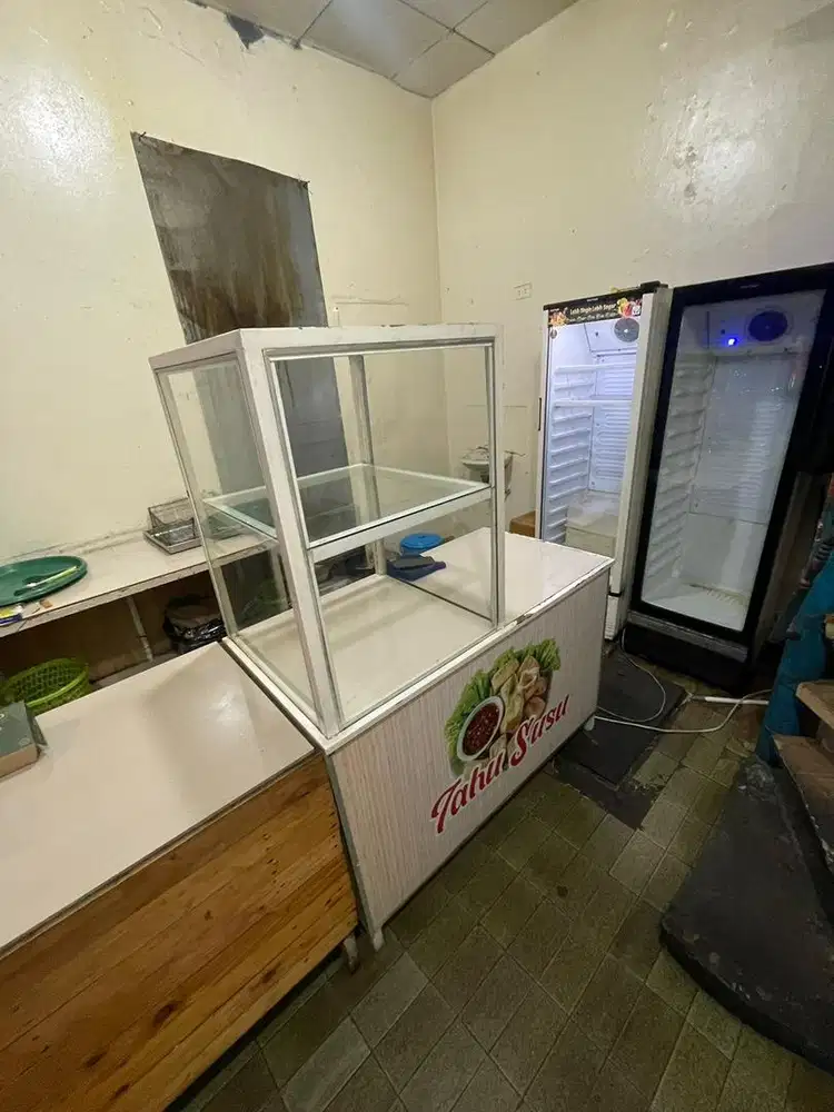 DIJUAL ETALASE UNTUK JUALAN