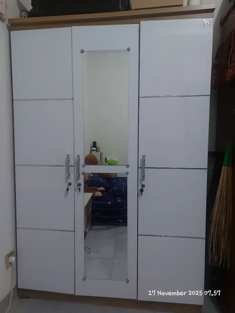 Lemari Pakaian 3 pintu merk olimpyc