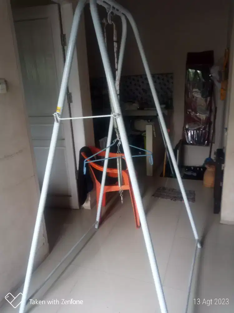 Ayunan bayi 4 kaki dengan per